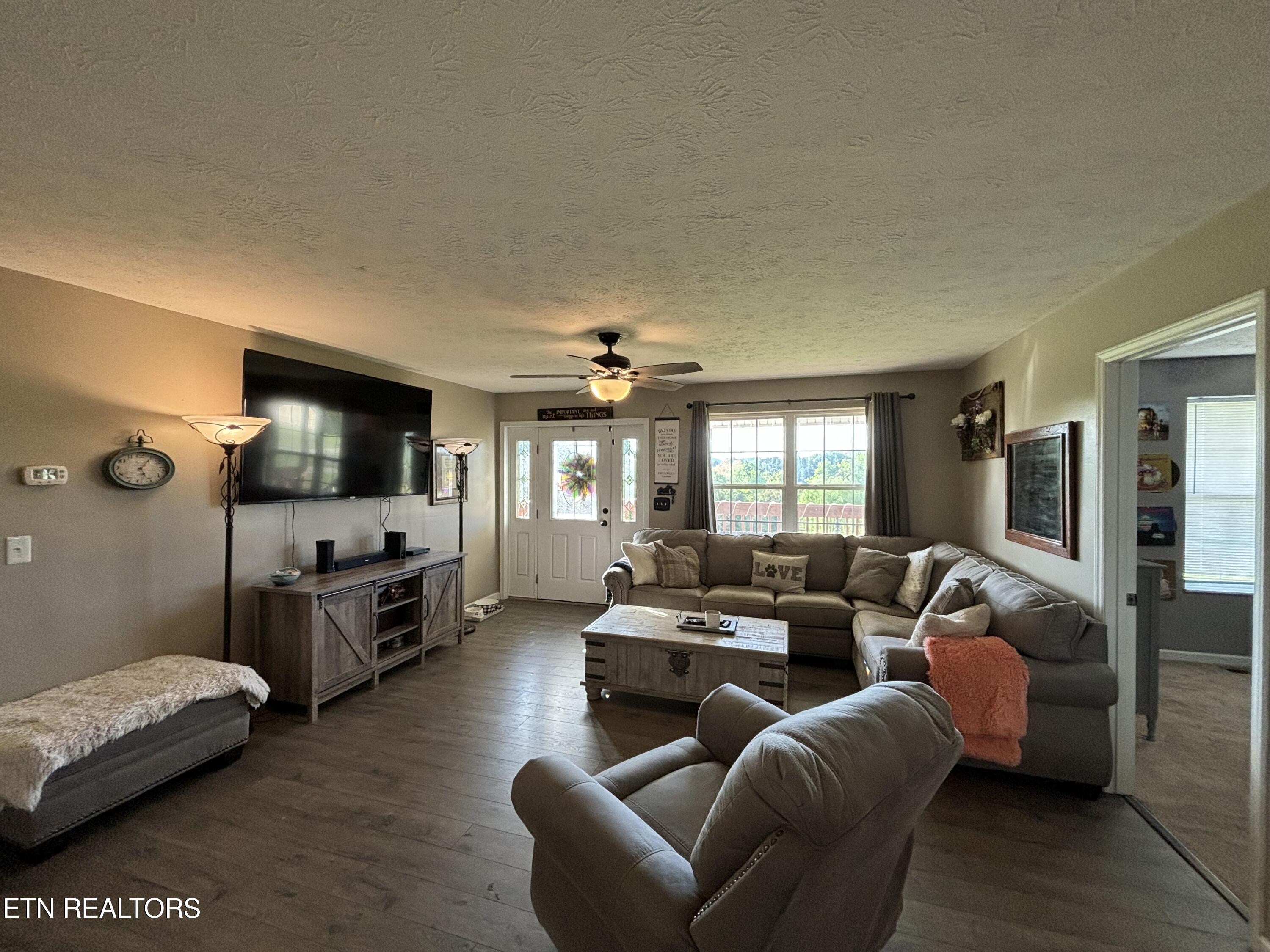523 Low Valley Road Dandridge, TN 37725 - Photo 4 of 19 living room