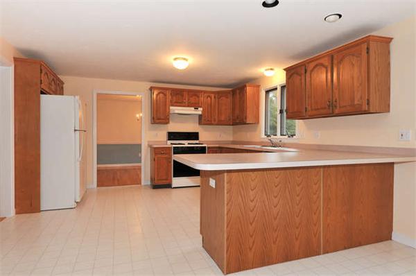 75 Harding Street Medfield, MA 02052 - Photo 4 of 15 Gallery Image 4
