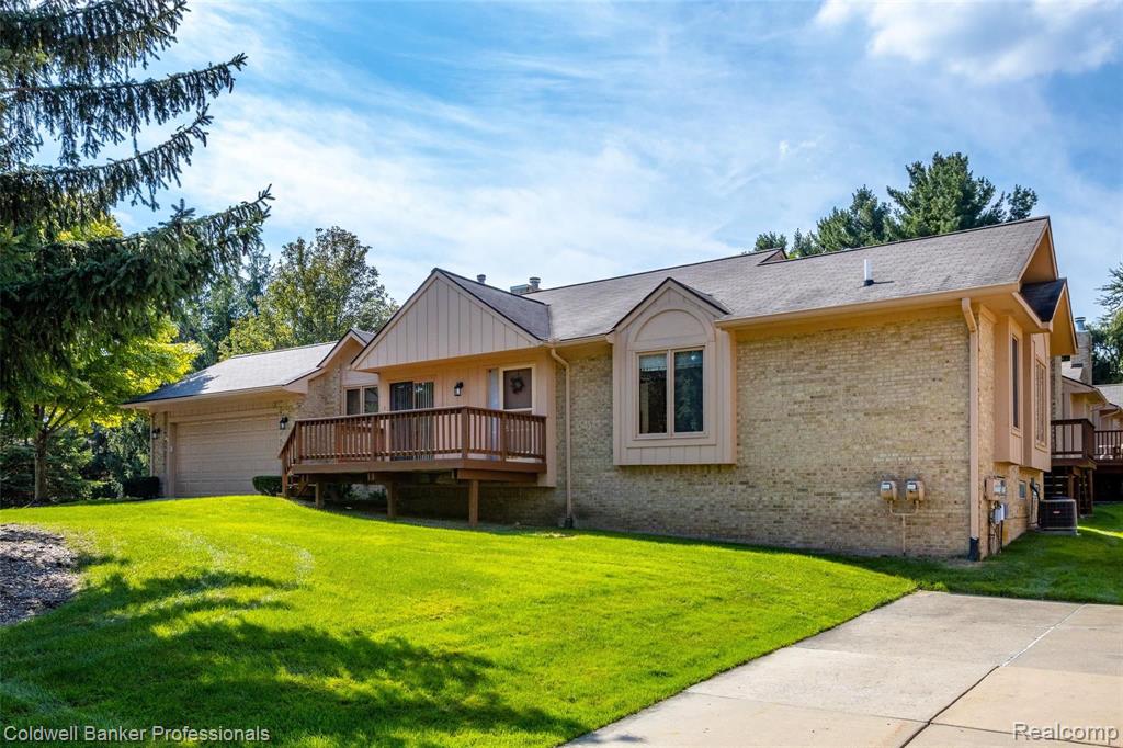 35040 Silver Ridge Court Farmington Hills, MI 48335 - Photo 1 of 43