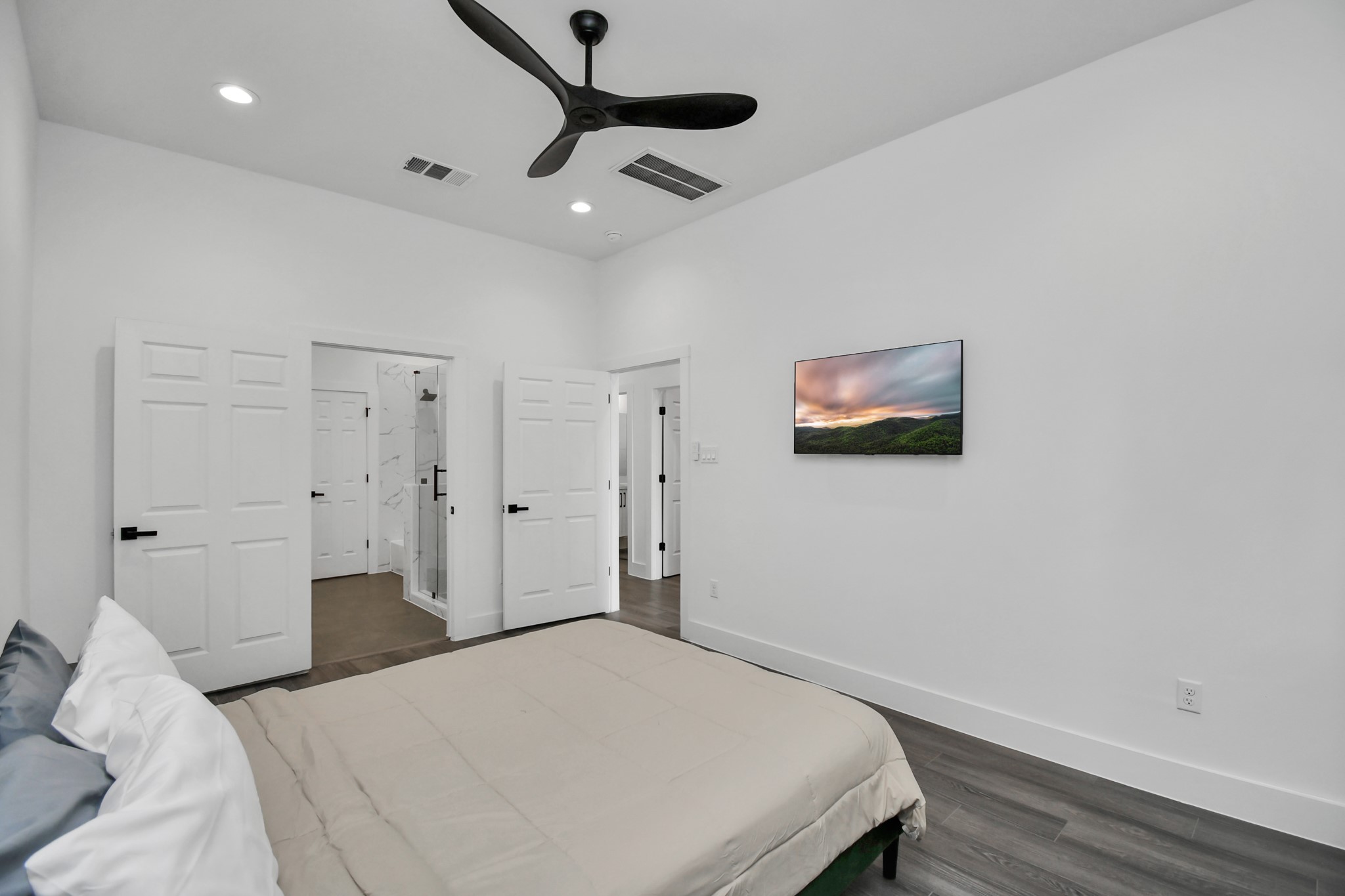 4909 Higgins Street, Unit A Houston, TX 77033 - Photo 18 of 32 a bedroom with a bed and a chandelier