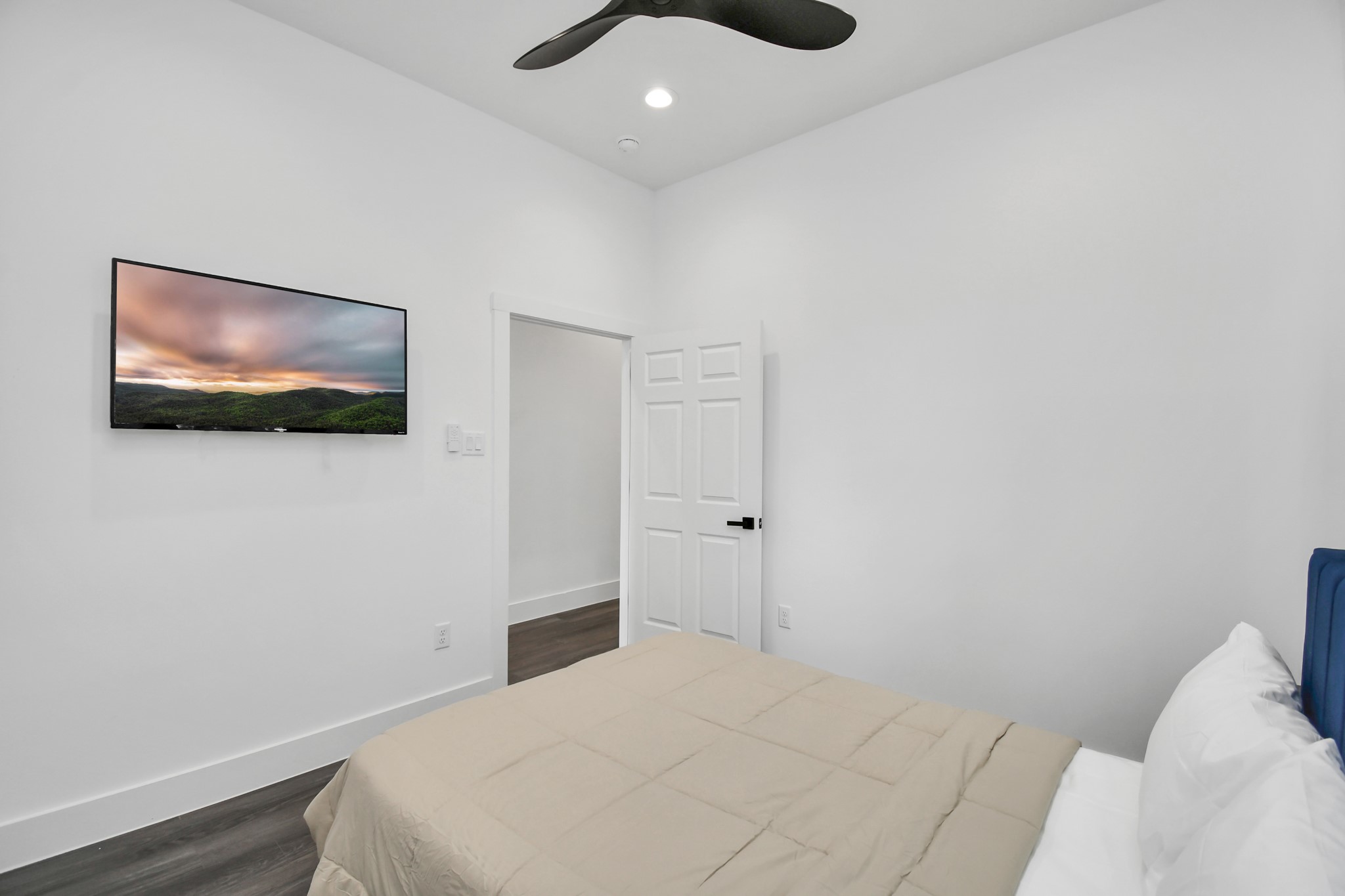 4909 Higgins Street, Unit A Houston, TX 77033 - Photo 29 of 32 a bedroom with a bed and a flat screen tv