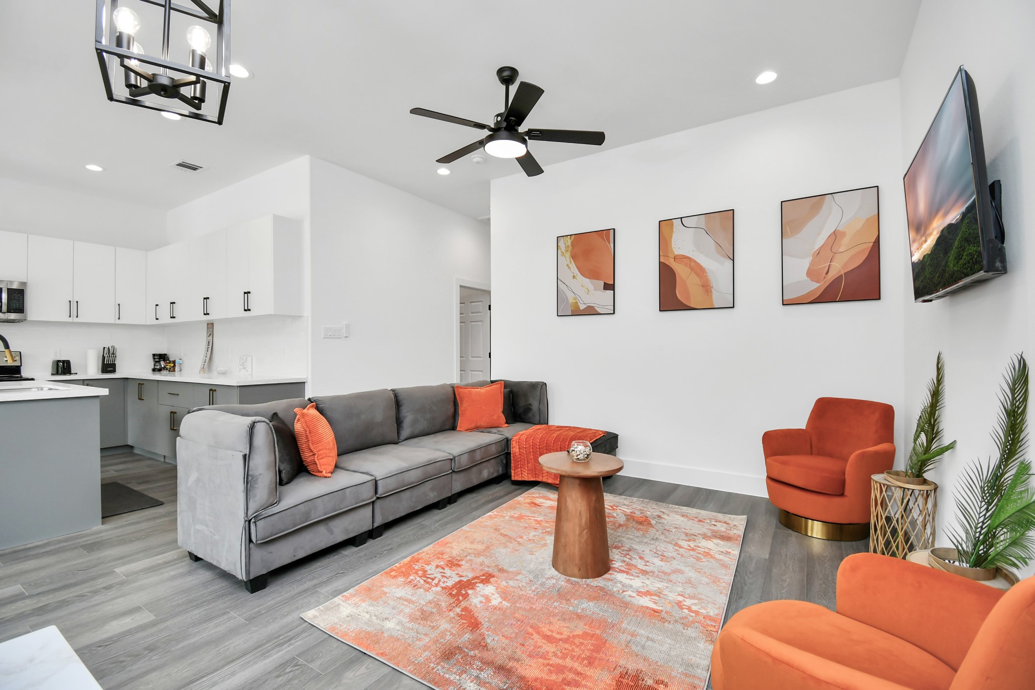 4909 Higgins Street, Unit A Houston, TX 77033 - Photo 10 of 32 a living room with furniture
