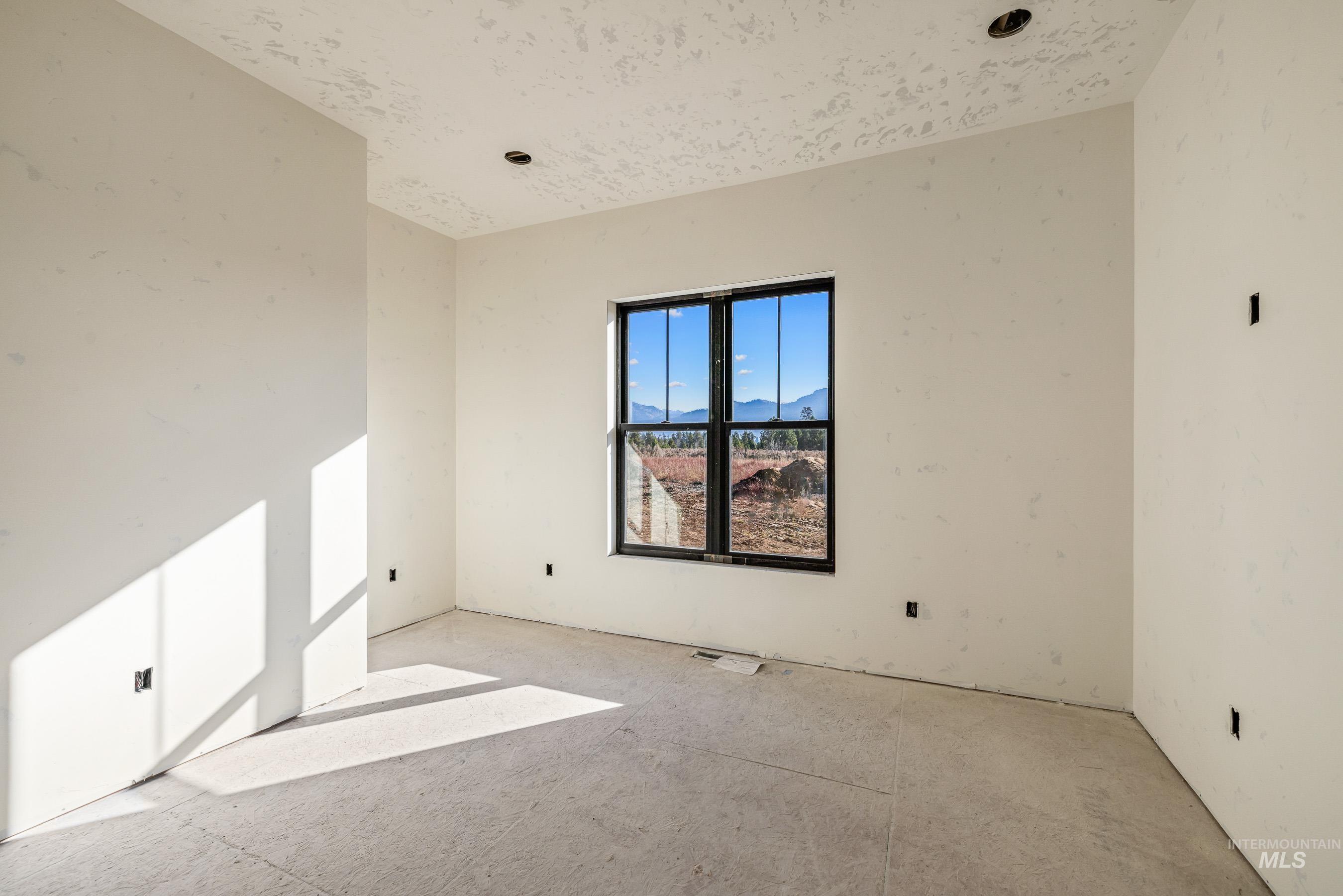 13910 Sky View Court, Unit 8 McCall, ID 83638 - Photo 28 of 40 Empty room with a mountain view