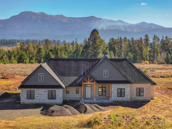 $1,575,000 | 13910 Sky View Court, Unit 8, McCall, ID 83638
