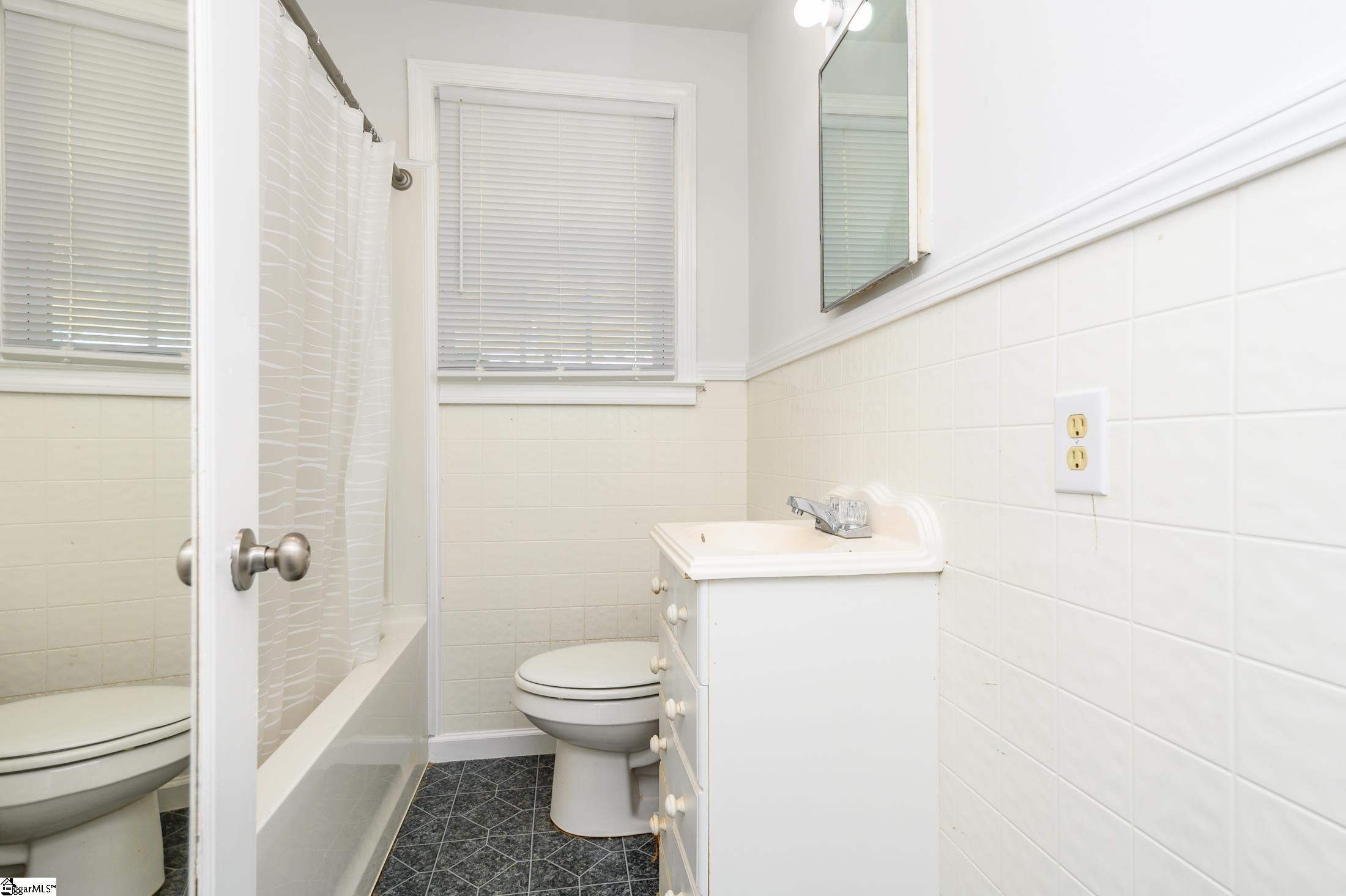 1780 North Old Laurens Road Fountain Inn, SC 29644 - Photo 12 of 26