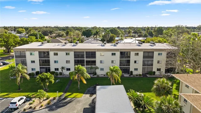 $100,000 | 2111 Barkeley Lane, Unit 19, Fort Myers, FL 33907