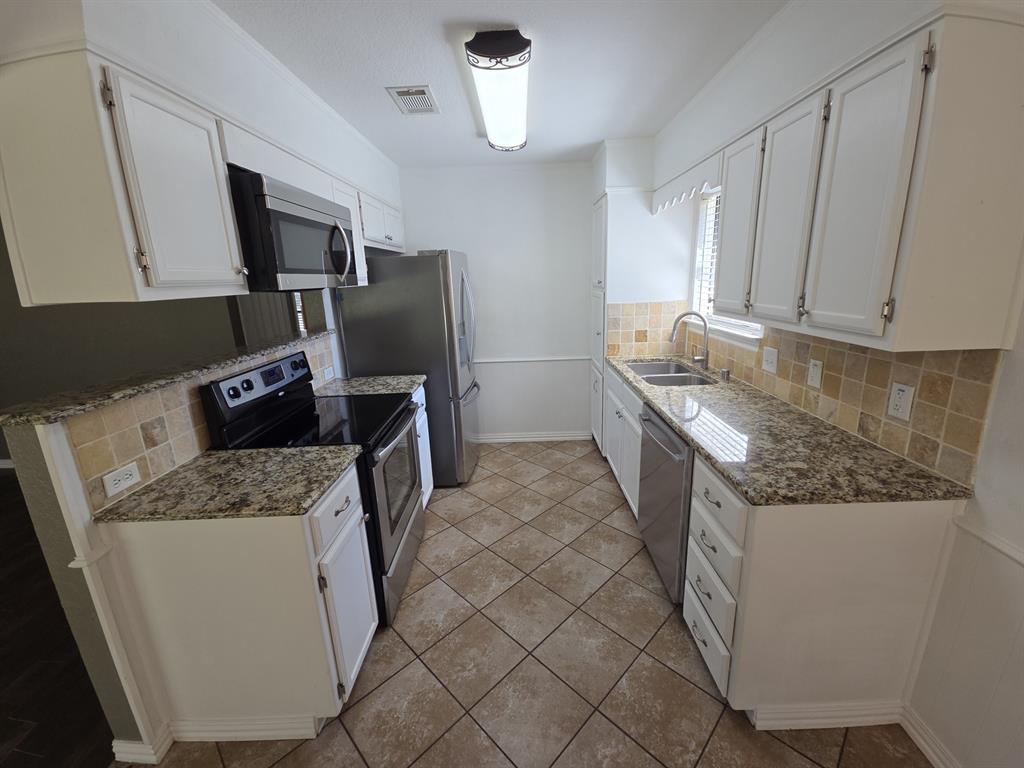 703 Aspen Incline Drive Hewitt, TX 76643 - Photo 5 of 35