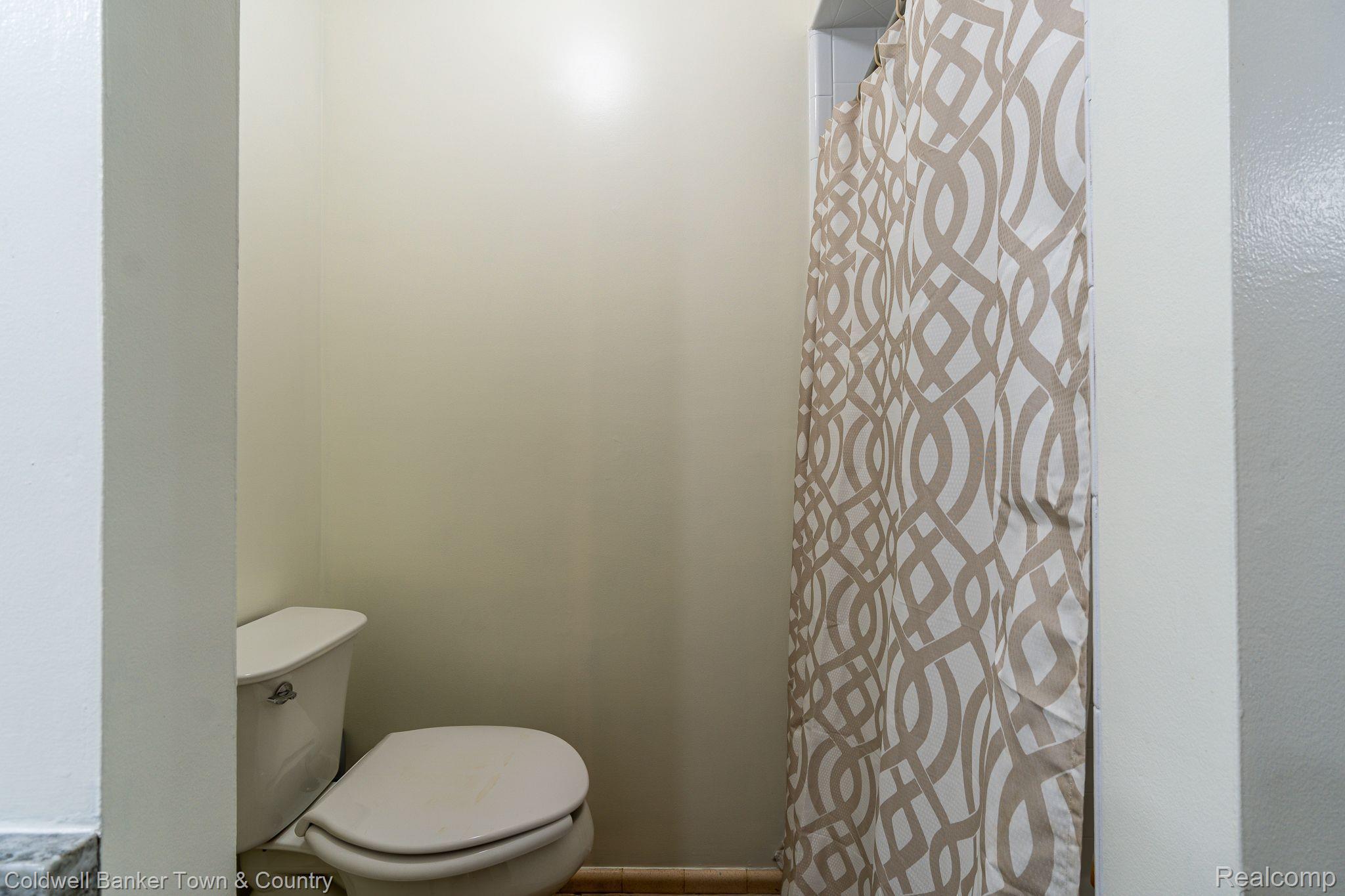 2145 Hidden Valley Howell, MI 48843 - Photo 31 of 59 Gallery Image 31
