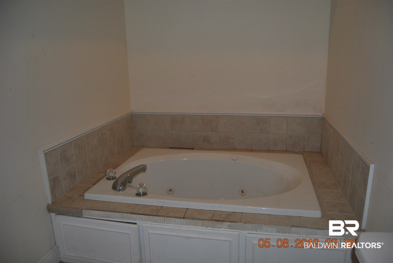 411 Juniper Creek Road Brewton, AL 36426 - Photo 27 of 35 Jacuzzi 4th bedroom, this is a very large bedroom