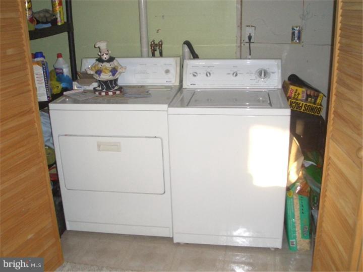 30 Cliff Road Levittown, PA 19057 - Photo 14 of 23 Laundry Room