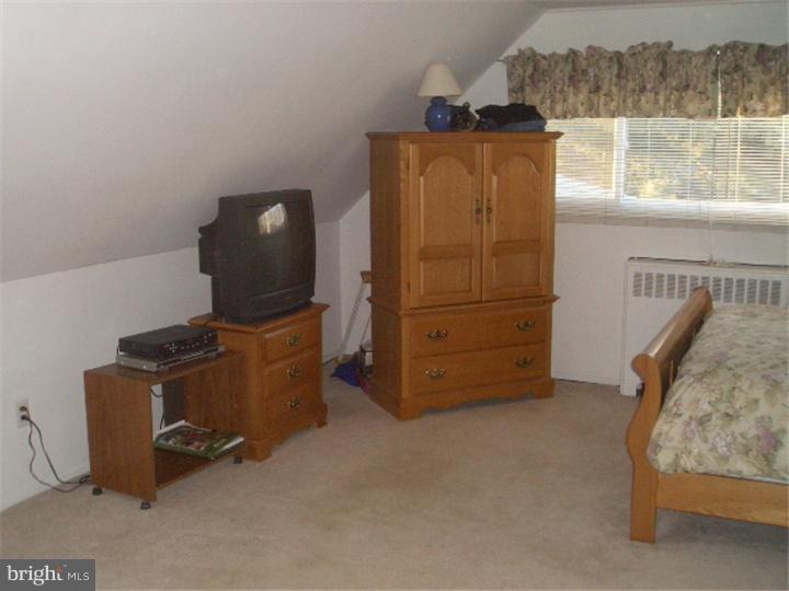30 Cliff Road Levittown, PA 19057 - Photo 15 of 23 Bedroom - Main