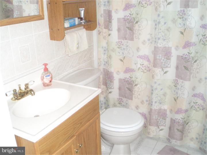 30 Cliff Road Levittown, PA 19057 - Photo 17 of 23 Bathroom