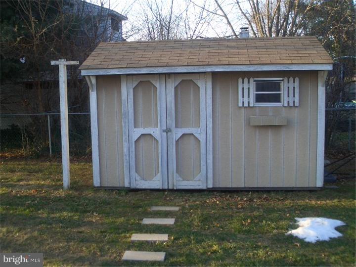 30 Cliff Road Levittown, PA 19057 - Photo 20 of 23 Storage Shed