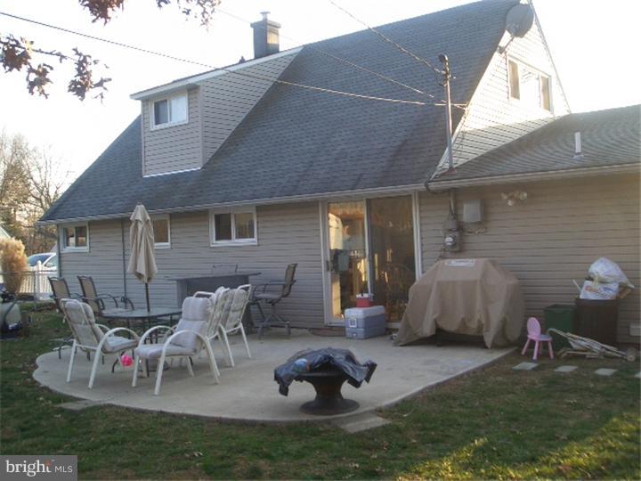 30 Cliff Road Levittown, PA 19057 - Photo 23 of 23 Exterior Back