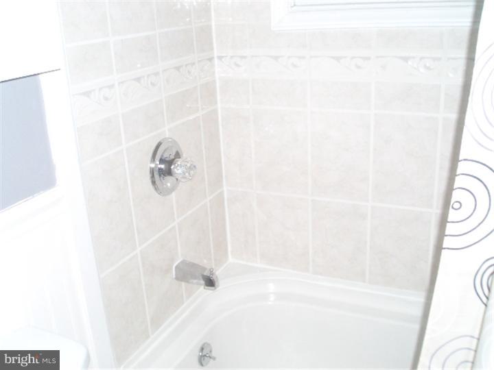 30 Cliff Road Levittown, PA 19057 - Photo 6 of 23 Bathroom