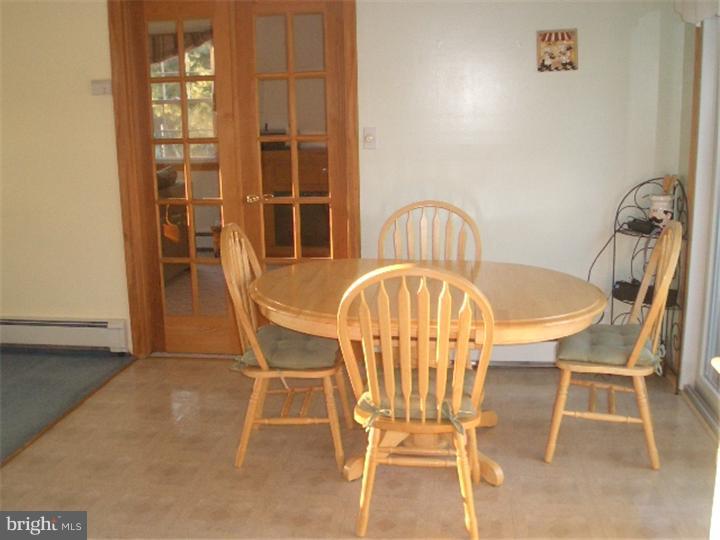 30 Cliff Road Levittown, PA 19057 - Photo 8 of 23 Dining Room