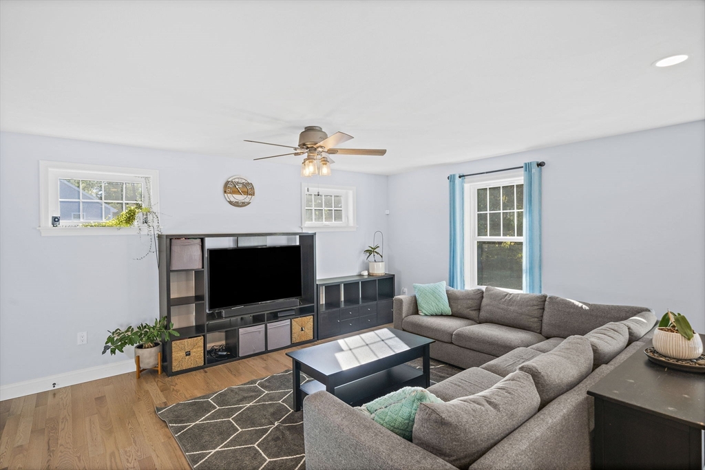 14 Adelaide Street Hudson, NH 03051 - Photo 6 of 38 Gallery Image 6