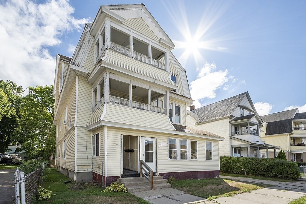 41-43 Reed Street Springfield, MA 01109 - Photo 2 of 42 Gallery Image 2