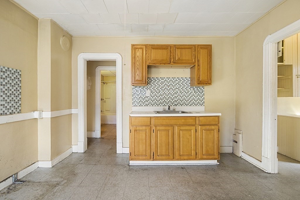 41-43 Reed Street Springfield, MA 01109 - Photo 9 of 42 Gallery Image 9
