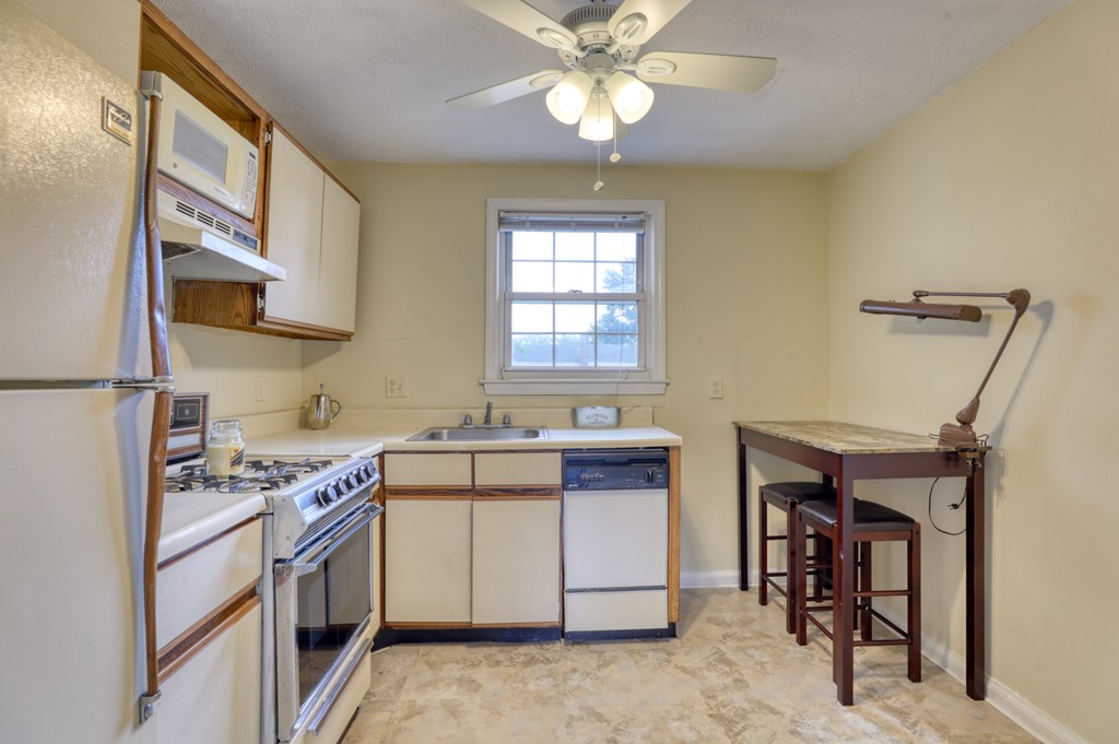 19 Colony Road, Unit 2A West Springfield, MA 01089 - Photo 5 of 20 Gallery Image 5