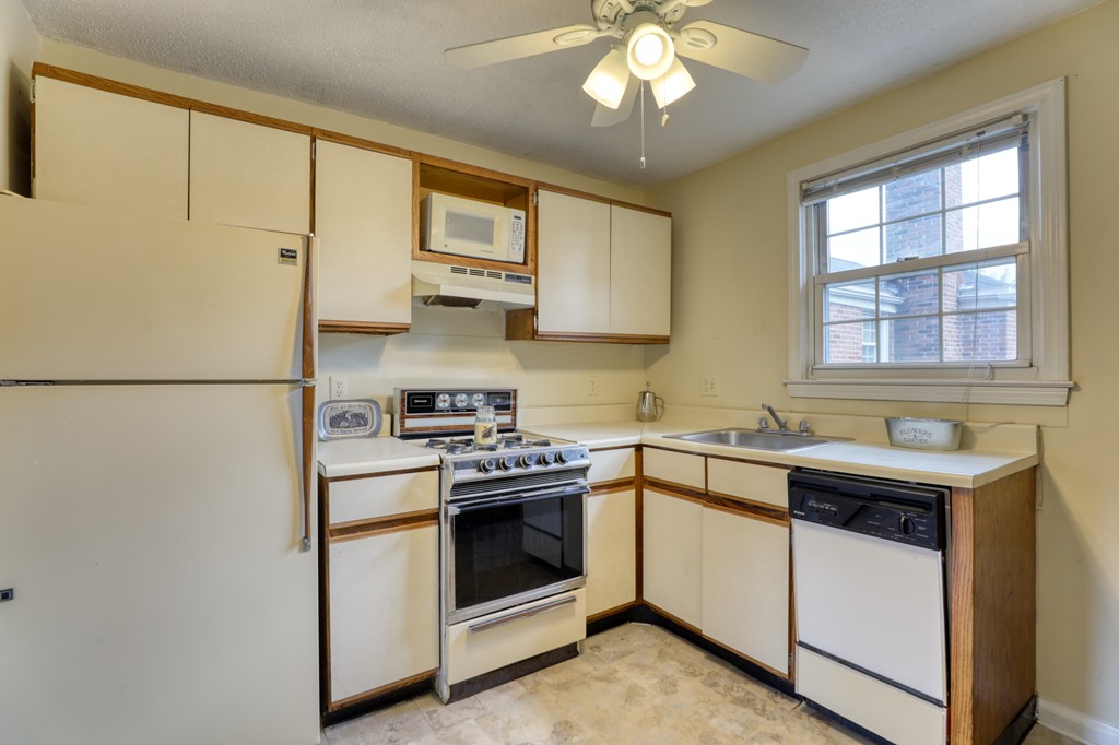 19 Colony Road, Unit 2A West Springfield, MA 01089 - Photo 6 of 20 Gallery Image 6