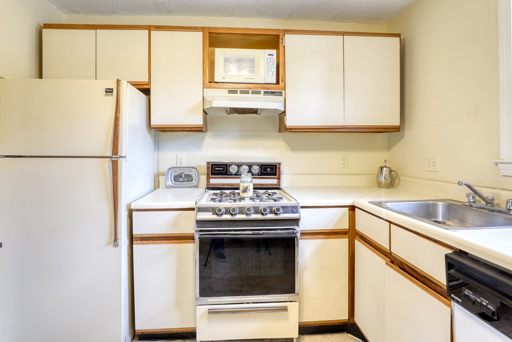 19 Colony Road, Unit 2A West Springfield, MA 01089 - Photo 8 of 20 Gallery Image 8