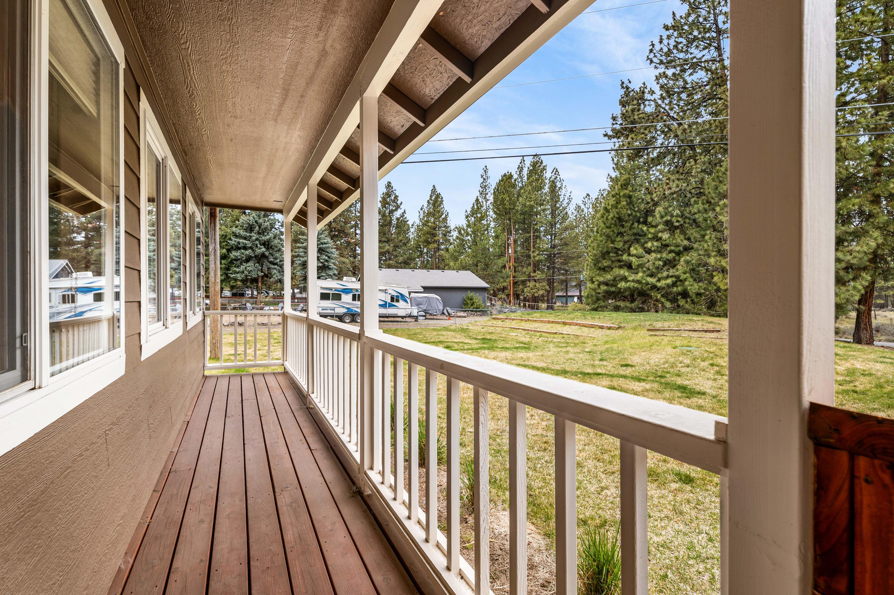 19405 Indian Summer Road Bend, OR 97702 - Photo 5 of 37 Front Porch
