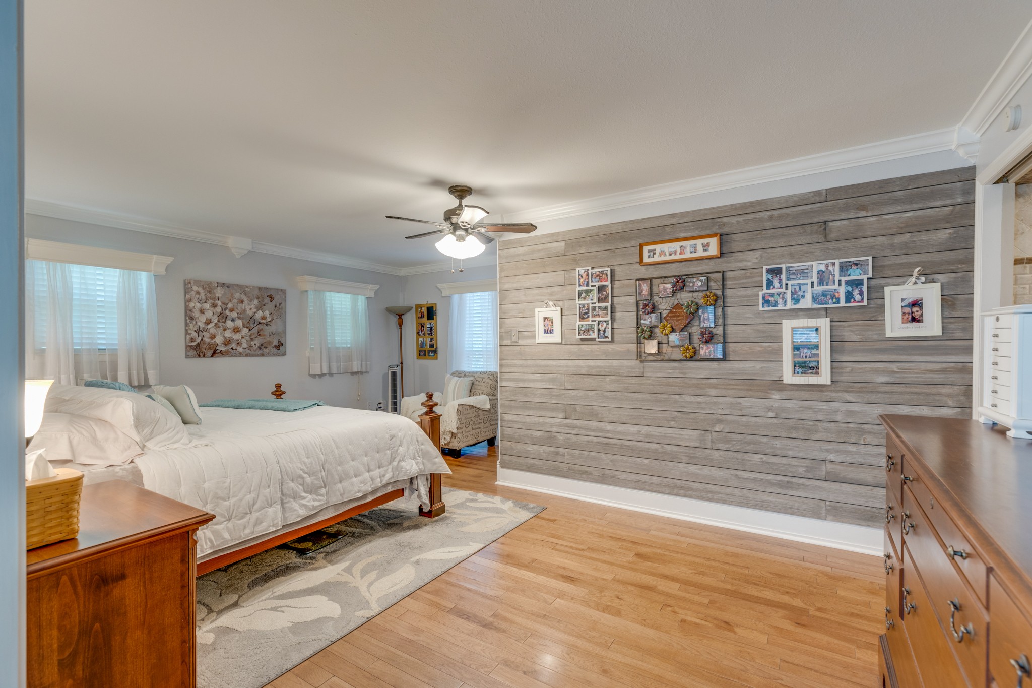 33 Horseshoe Road Frankewing, TN 38459 - Photo 22 of 43 a spacious bedroom with a bed and a chandelier
