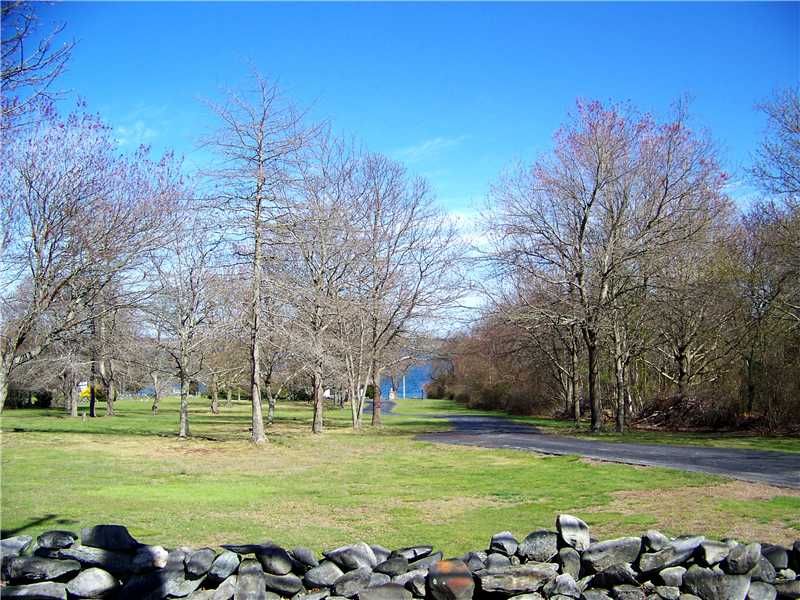 648 East Shore Road Jamestown, RI 02835 - Photo 5 of 22 Entry.