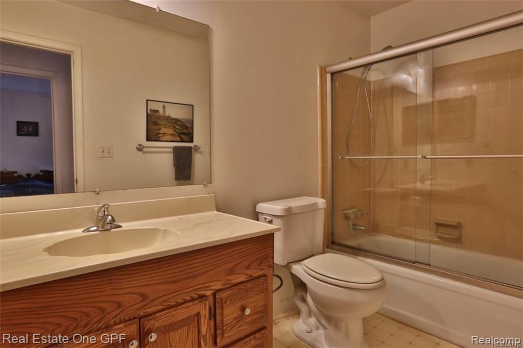 6187 Raintree Drive Canton, MI 48187 - Photo 13 of 19 Mn bth.jpg