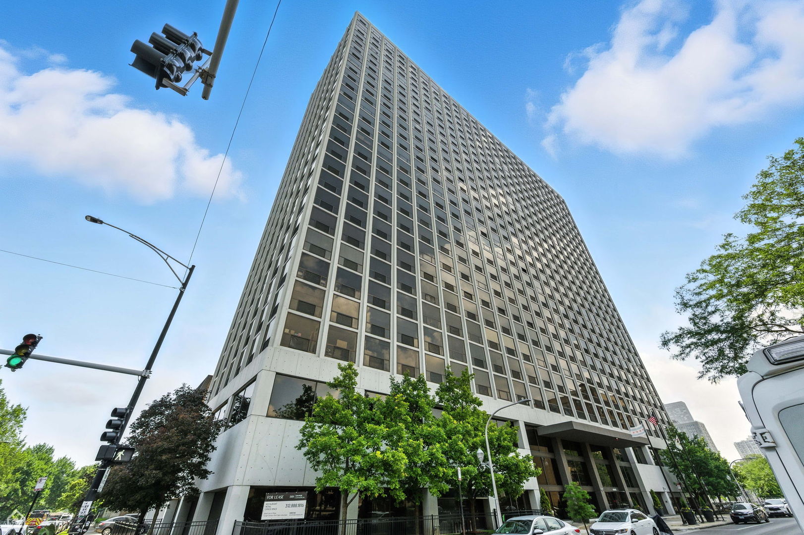 4343 North Clarendon Avenue, Unit 2317 Chicago, IL 60613 - Photo 1 of 20 a front view of a building