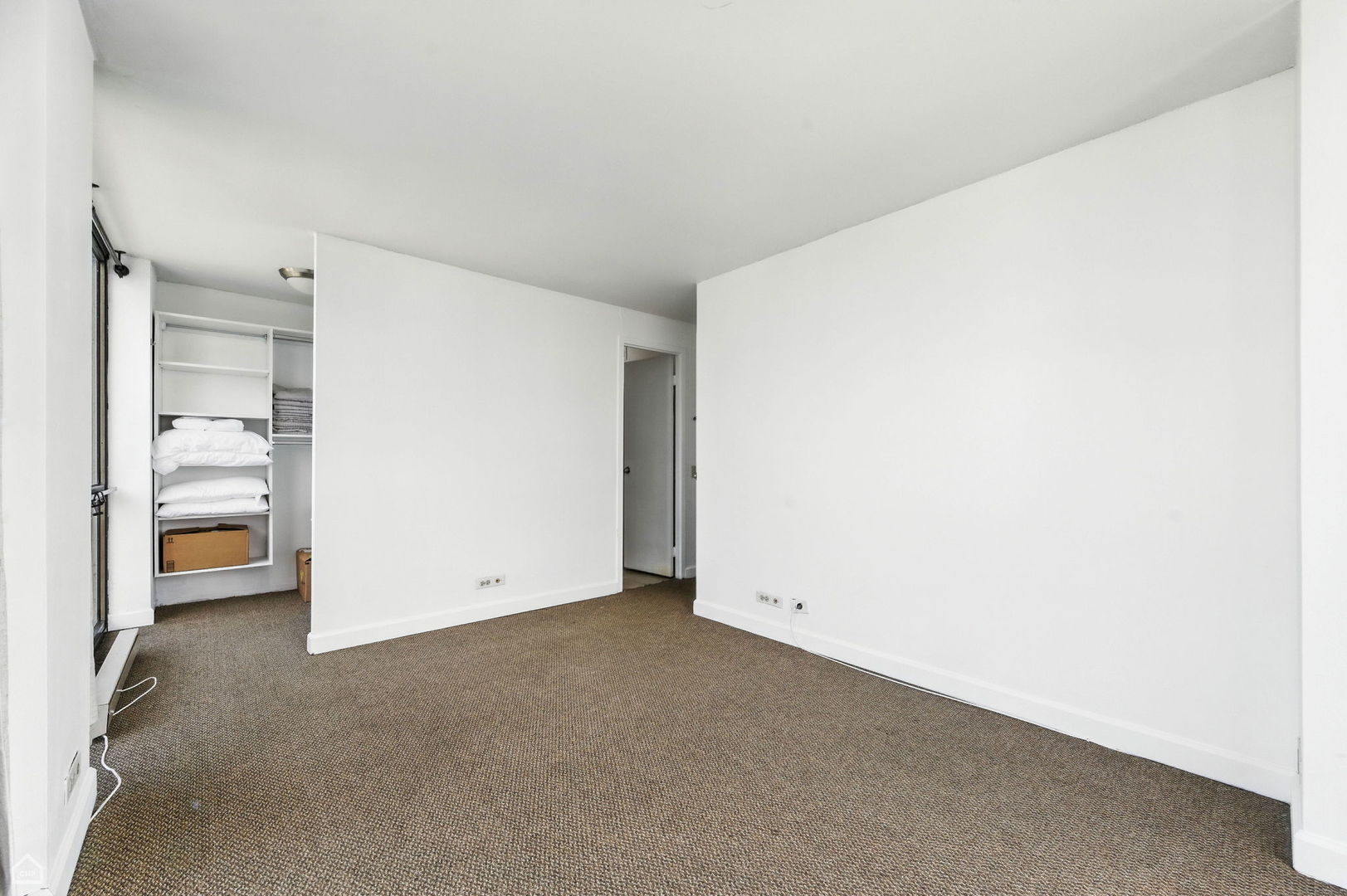 4343 North Clarendon Avenue, Unit 2317 Chicago, IL 60613 - Photo 10 of 20 a view of empty room