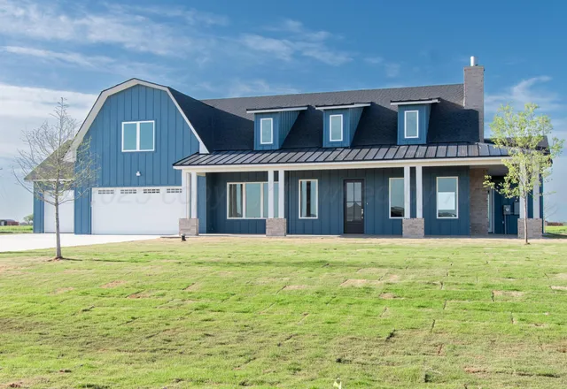a view of an house with backyard and kitchen