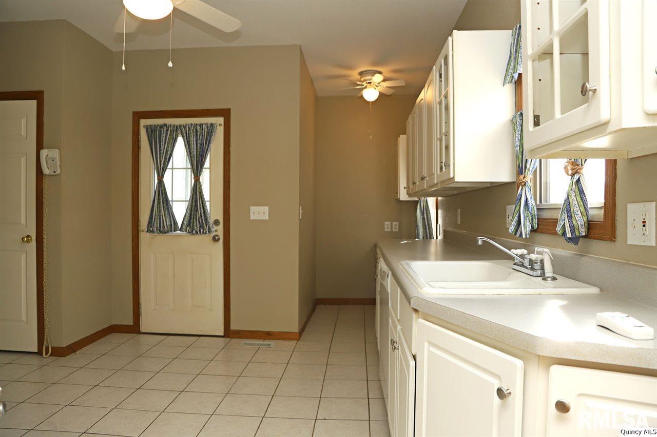 1702 Locust Street Quincy, IL 62301 - Photo 4 of 6 Gallery Image 4