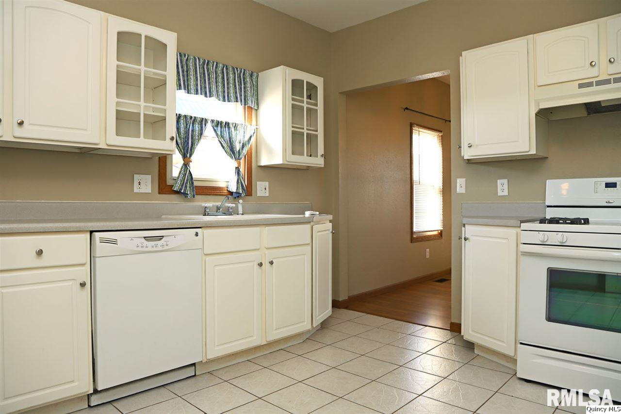 1702 Locust Street Quincy, IL 62301 - Photo 5 of 6 Gallery Image 5