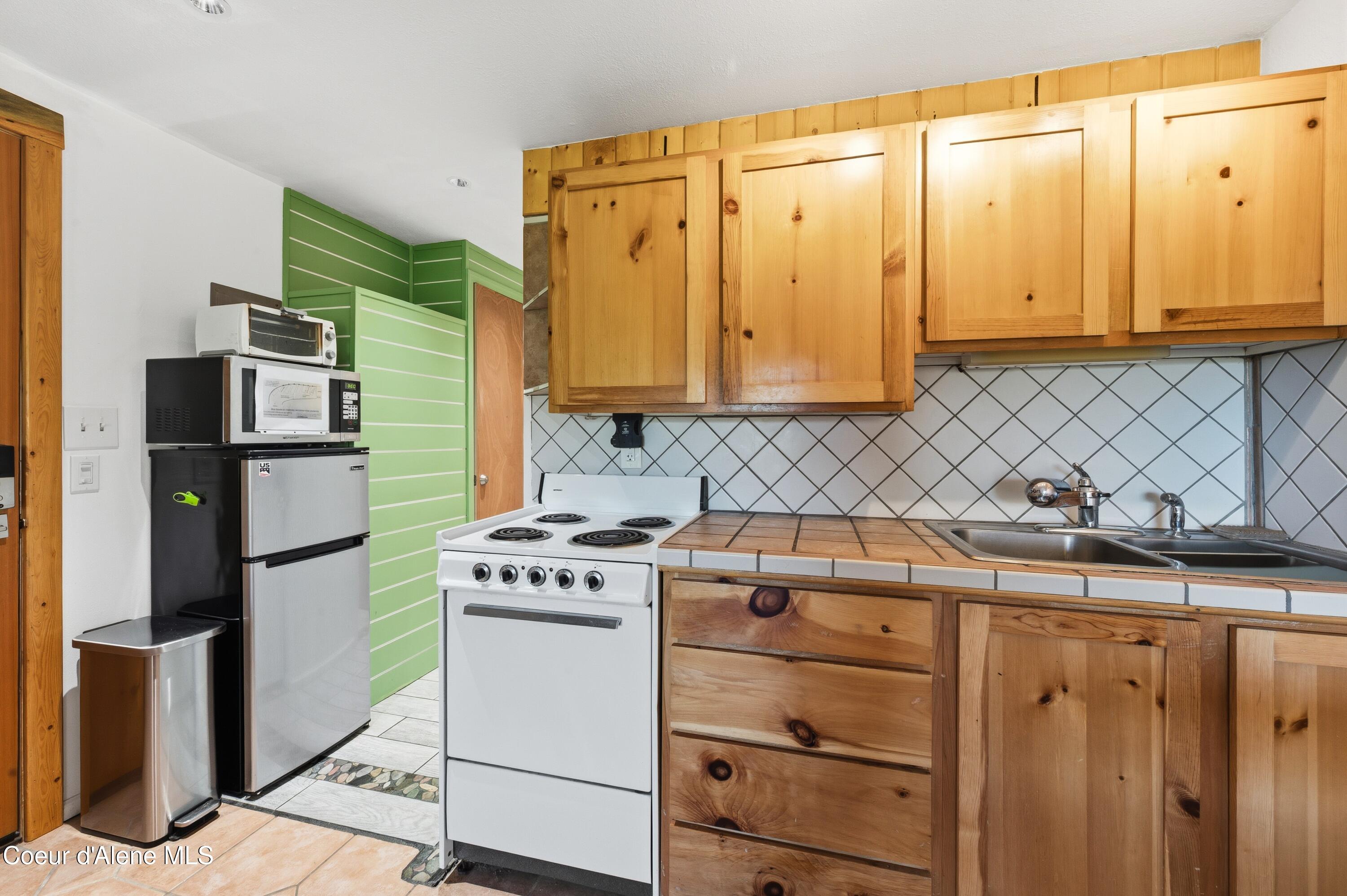 216 Mogul Hill Road, Unit 102 Sandpoint, ID 83864 - Photo 13 of 60 Kitchen