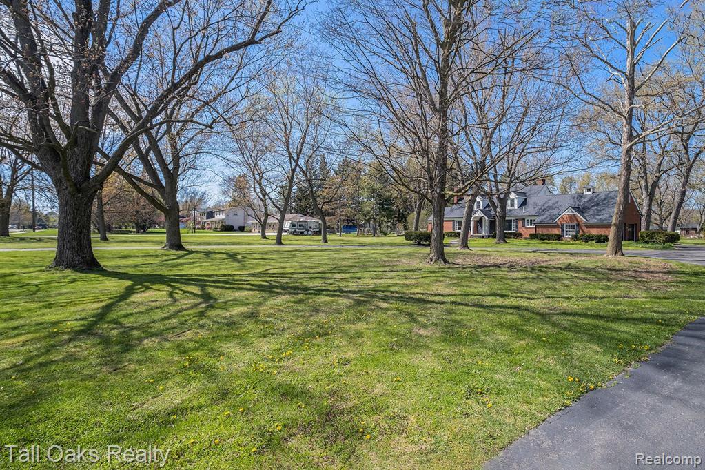 8239 Davison Road Davison, MI 48423 - Photo 29 of 40