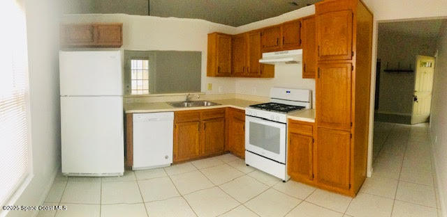 4533 Rivermist Drive Melbourne, FL 32935 - Photo 6 of 14 a kitchen with a sink stove and cabinets