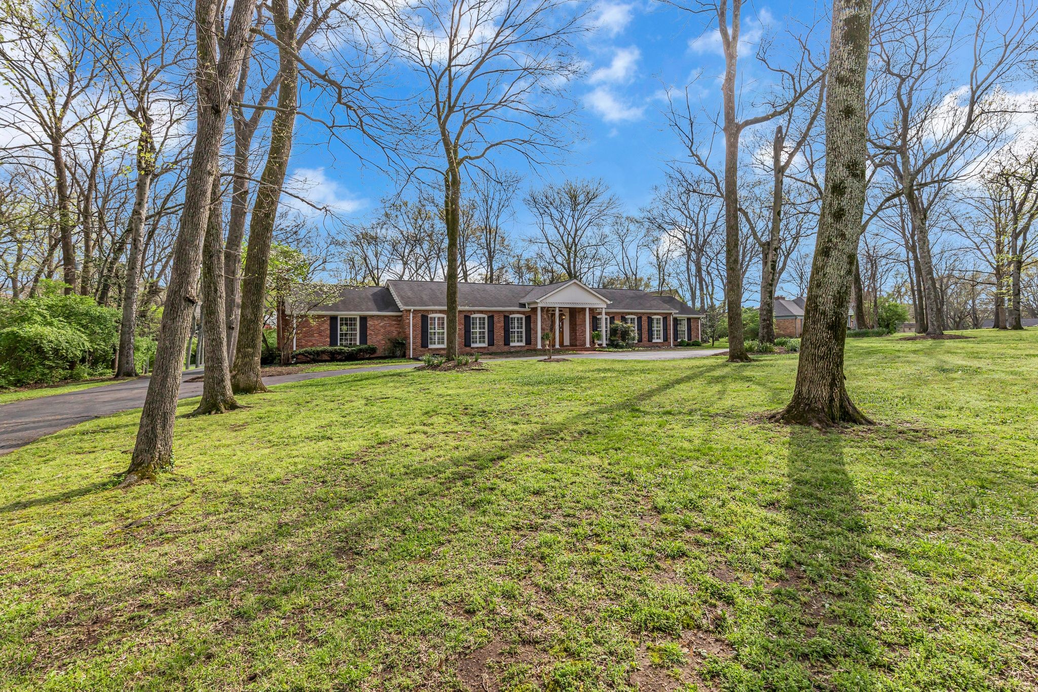 423 Davidson Road Nashville, TN 37205 - Photo 2 of 47