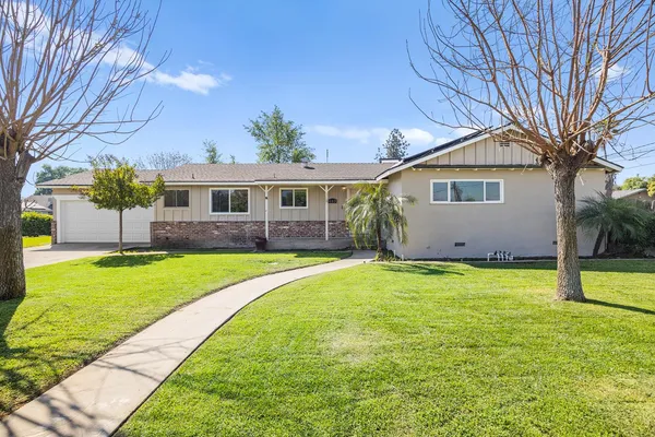 $419,999 | 683 North Villa Avenue, Dinuba, CA 93618