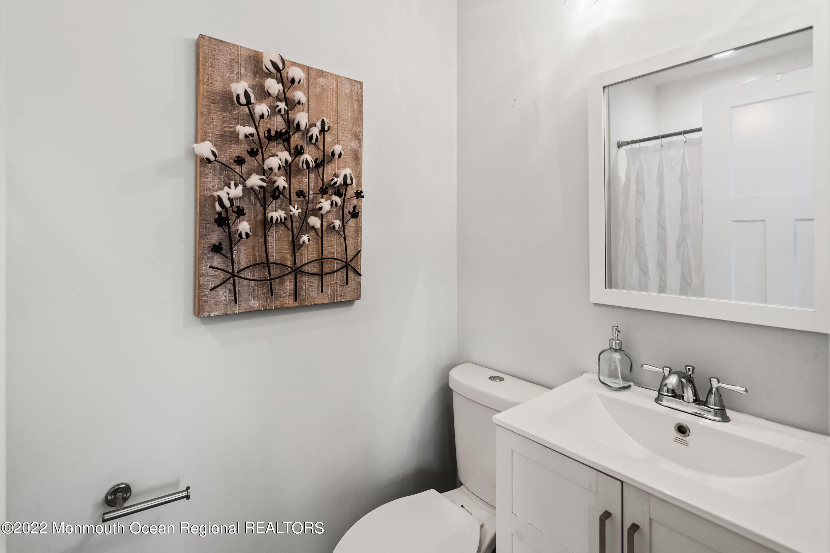 116 Seaspray Road Manahawkin, NJ 08050 - Photo 11 of 28 12-Int15 Lav3
