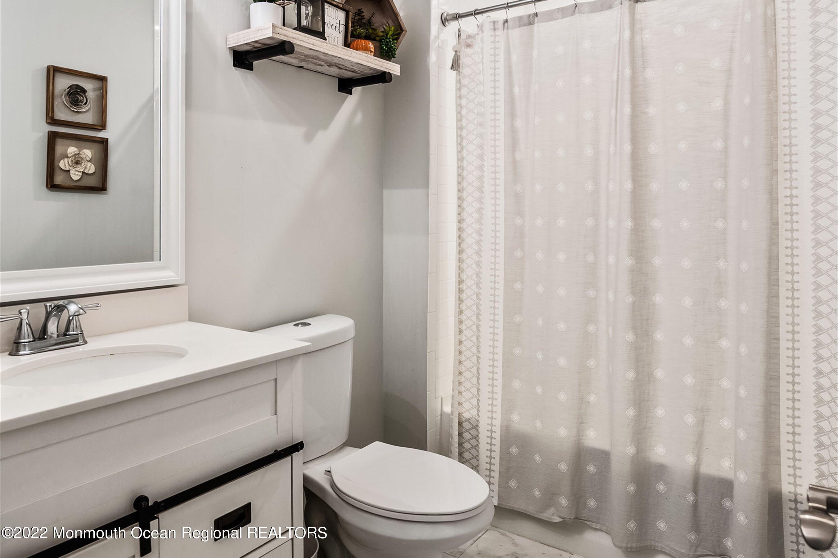 116 Seaspray Road Manahawkin, NJ 08050 - Photo 16 of 28 17-Int10 Lav2