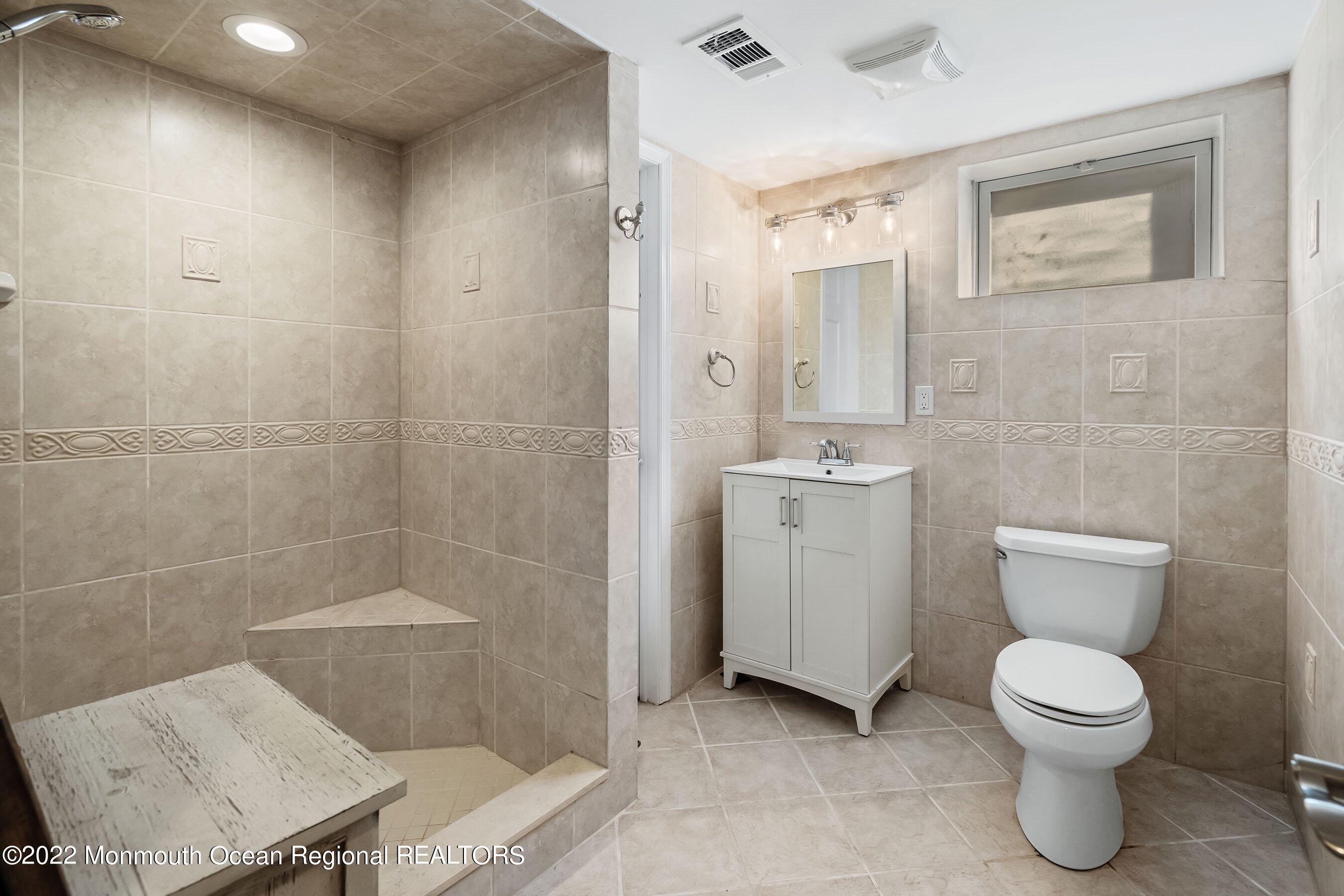 116 Seaspray Road Manahawkin, NJ 08050 - Photo 21 of 28 22-Int5 Lav1