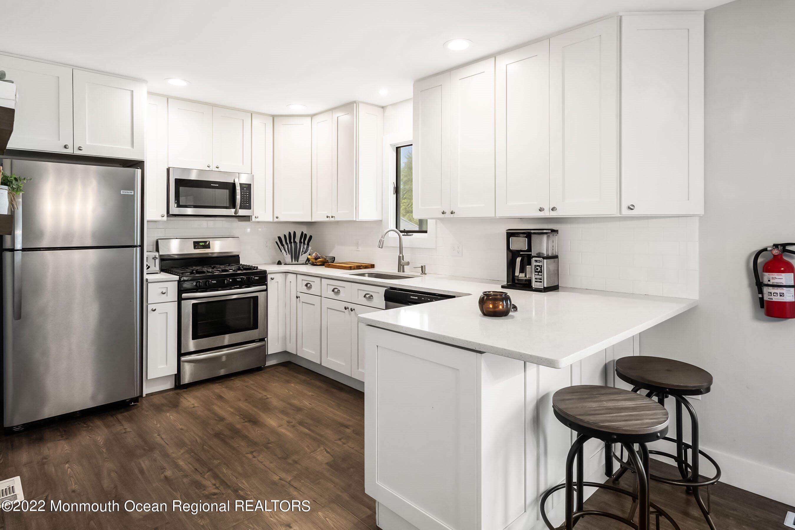 116 Seaspray Road Manahawkin, NJ 08050 - Photo 8 of 28 09-Int17 Kitchen