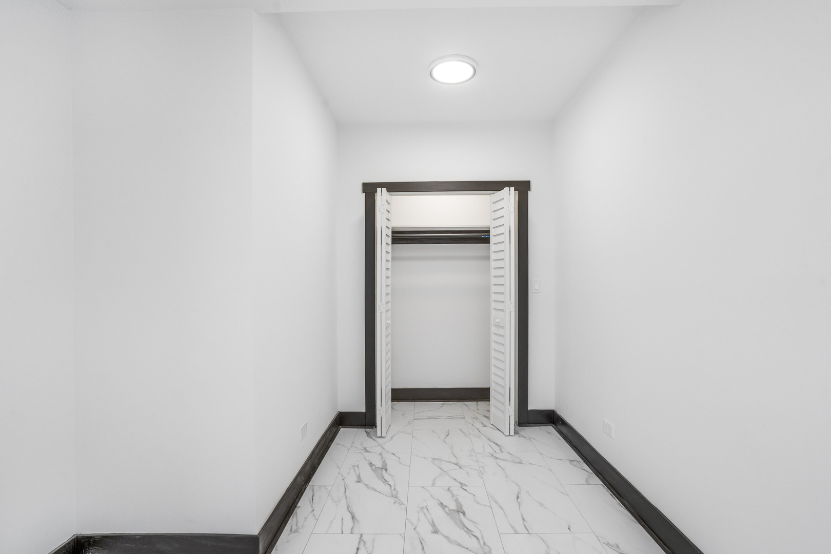 5526 South Albany Avenue Chicago, IL 60629 - Photo 13 of 25 a view of hallway with closet