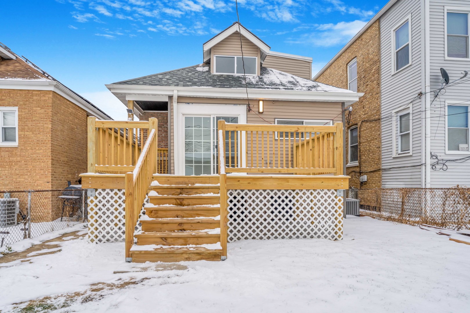 5526 South Albany Avenue Chicago, IL 60629 - Photo 24 of 25 a front view of a house
