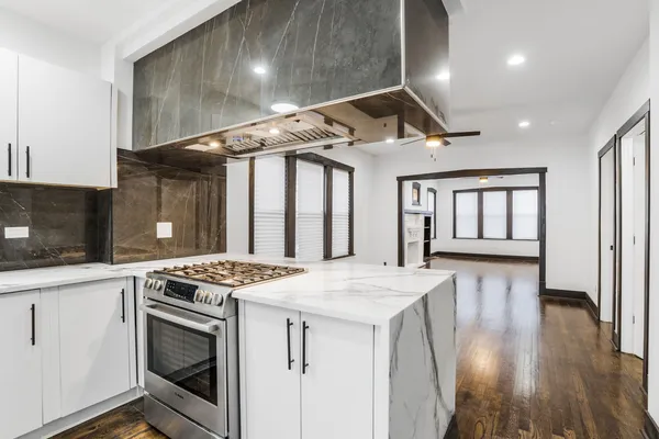 a kitchen that has a lot of cabinets in it