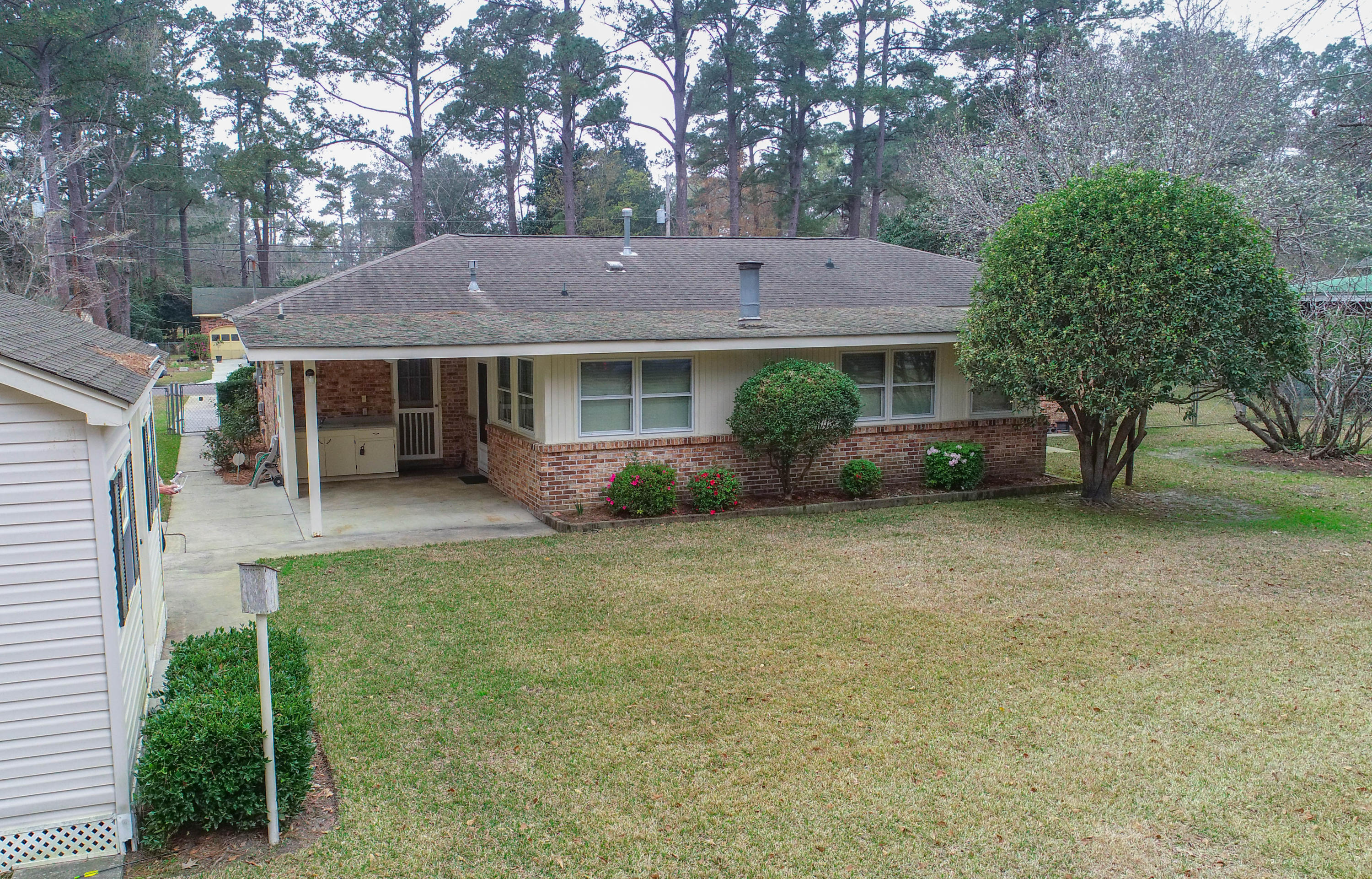 708 Old Golf Road Summerville, SC 29483 - Photo 2 of 31 708 Old Golf Rd Summerville SC (5 of 54)