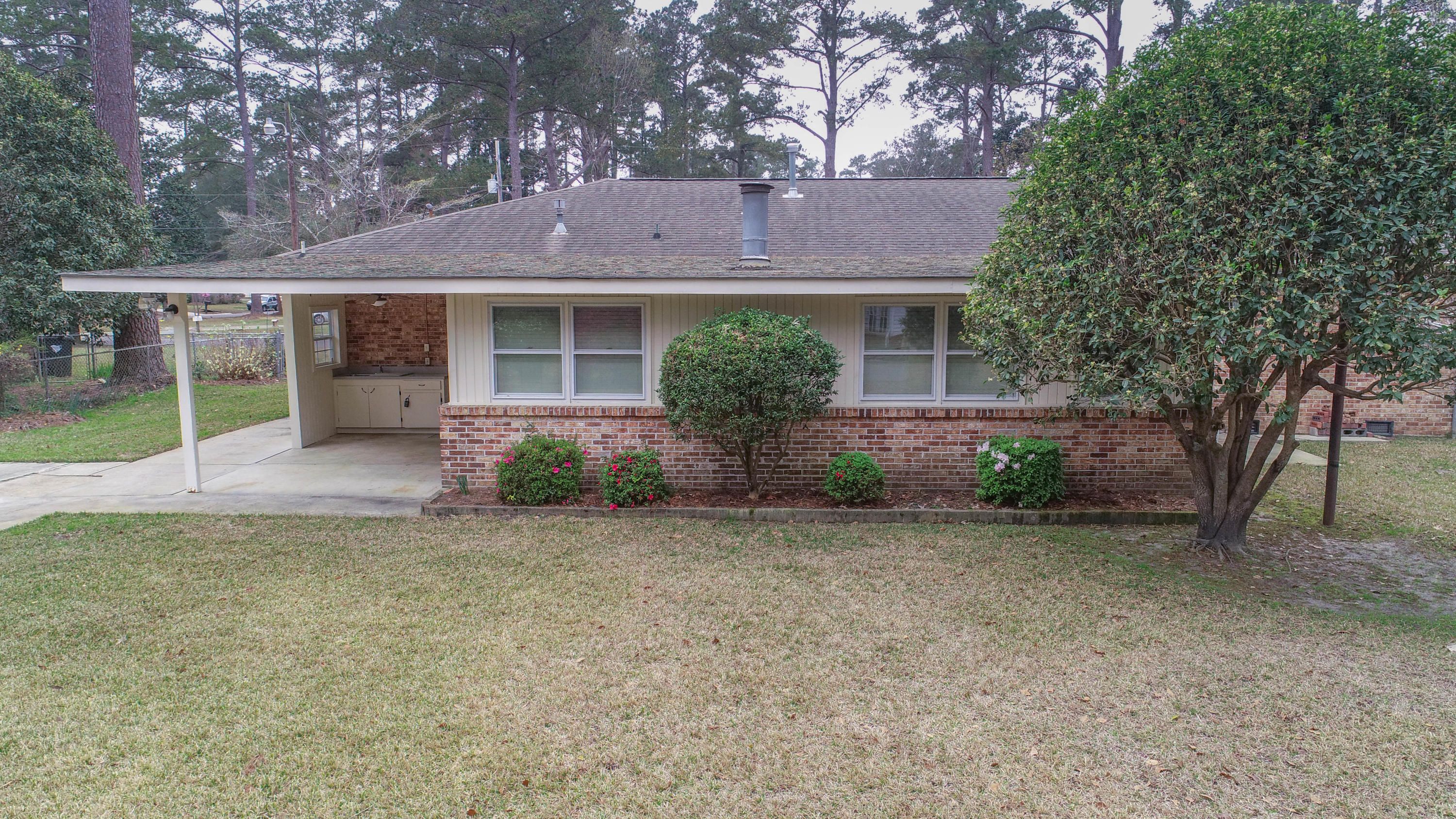 708 Old Golf Road Summerville, SC 29483 - Photo 4 of 31 708 Old Golf Rd Summerville SC (7 of 54)