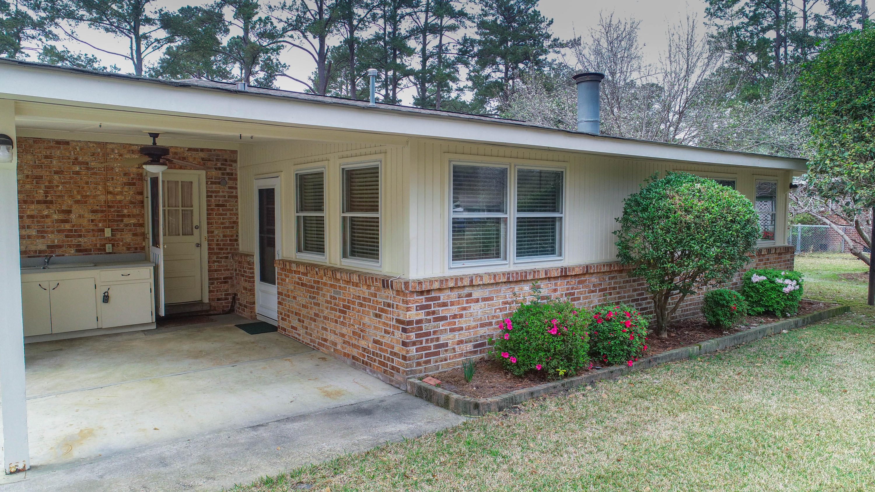 708 Old Golf Road Summerville, SC 29483 - Photo 6 of 31 708 Old Golf Rd Summerville SC (12 of 54
